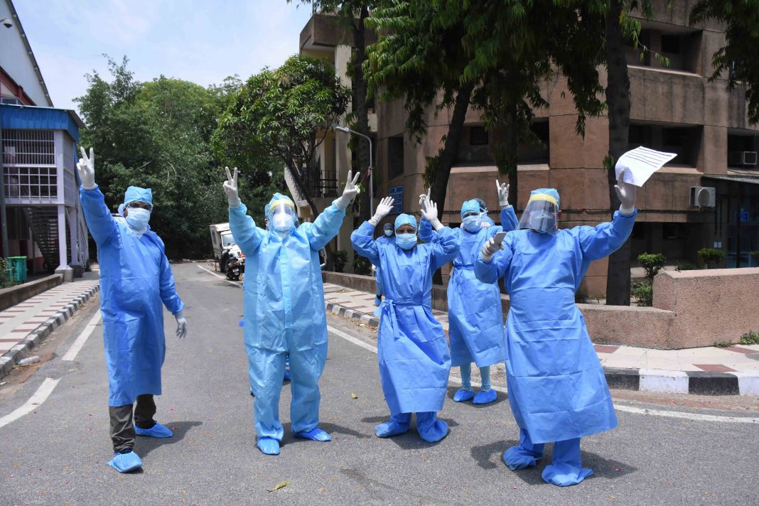 Health workers in Delhi UNI (3)