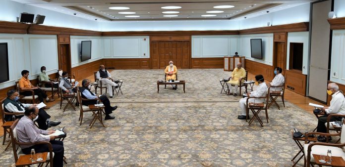 Modi with PMO UNI (1)