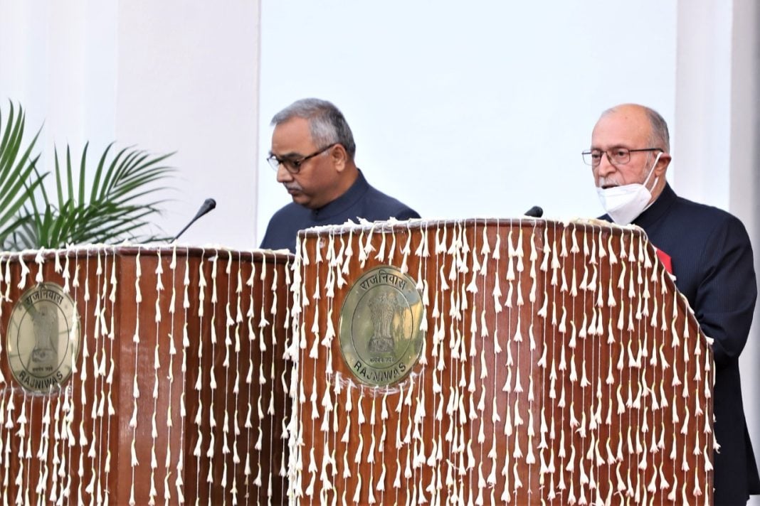 Delhi L-G Anil Baijal administering the oath of office to Harish Chandra Mishra as Lokayukta, Delhi at the swearing-in-ceremony at Raj Niwas Twitter